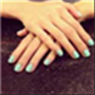 Shop Nails ở Northcode cần thệ bột.