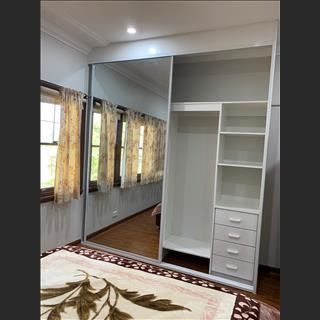Nhà vùng Yagoona mới tân trang 3 phút đi bộ tới ga cho thuê